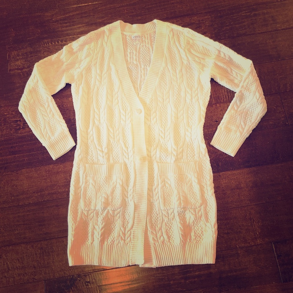 NWOT Venus Sweater size Small